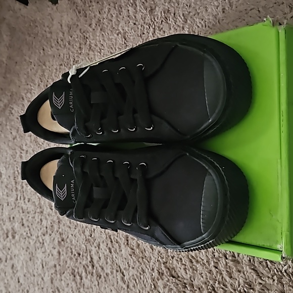 New- worn once- Cariuma Canvas Sneaker - Picture 7 of 10